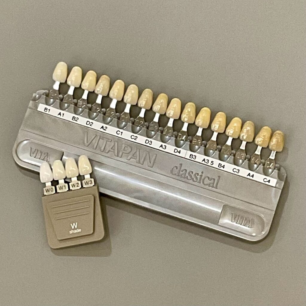 歯のシェードガイド